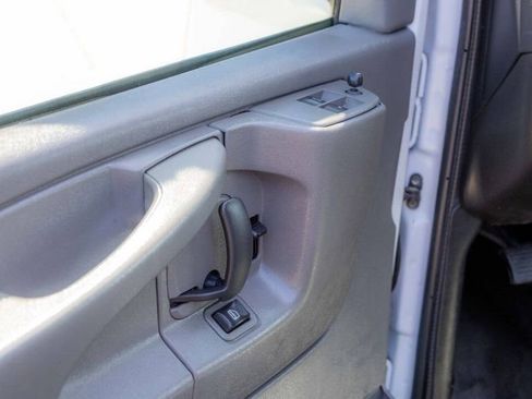 Used 2015 GMC Savana 3500 LS w/ Chrome Appearance Package image 19