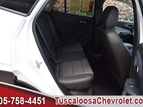 Used 2024 Chevrolet Trax LT w/ Driver Confidence Package FWD image 20
