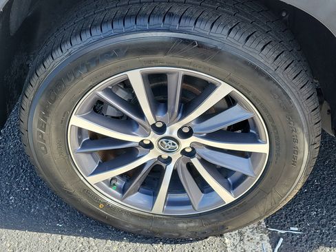 Certified 2018 Toyota Highlander XLE image 10