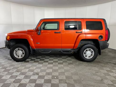Used 2008 HUMMER H3 image 2