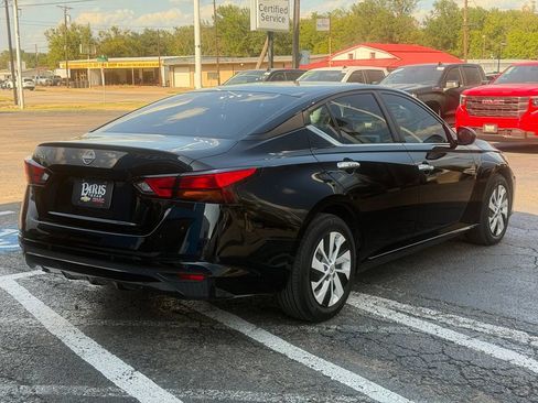 Used 2024 Nissan Altima 2.5 S FWD image 6