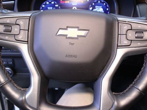 Used 2023 Chevrolet Suburban Premier image 25