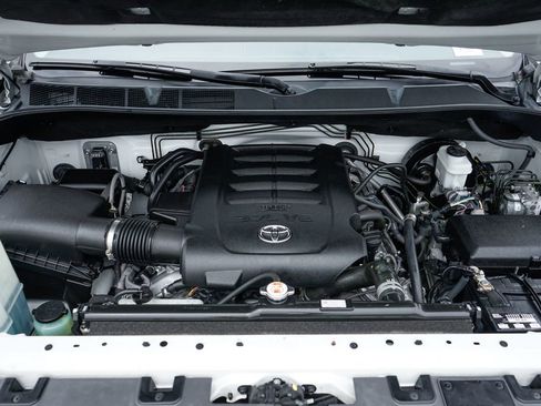 Used 2018 Toyota Tundra SR5 w/ TRD Off Road Package image 11