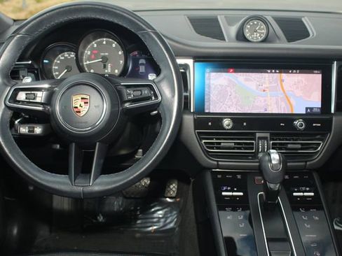 Used 2023 Porsche Macan Turbo image 6