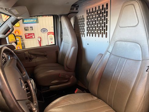Used 2023 GMC Savana 2500 w/ Driver Convenience Package image 13