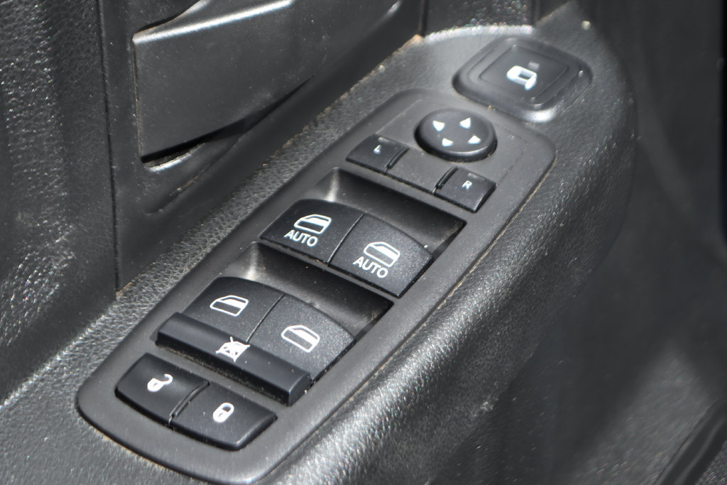 Used 2024 RAM 2500 Tradesman w/ Chrome Appearance Group AWD/4WD image 17