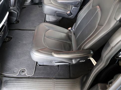 Used 2019 Chrysler Pacifica Touring-L Plus w/ Advanced Safetytec Group FWD image 48