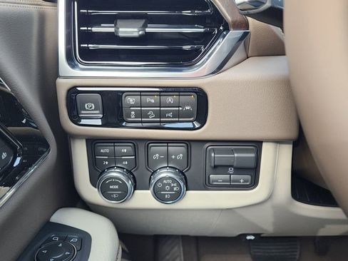 New 2026 GMC Yukon XL Denali w/ Denali Reserve Package AWD/4WD image 18