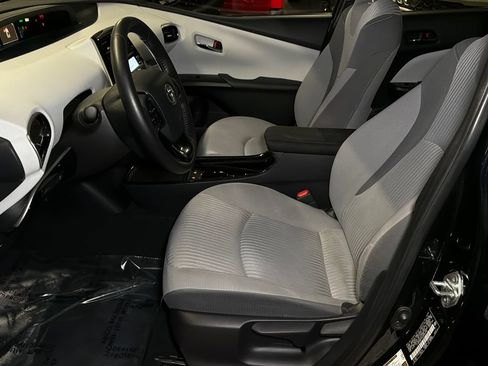 Used 2022 Toyota Prius Prime LE FWD image 16