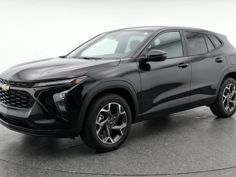 Used 2025 Chevrolet Trax LT FWD image 3