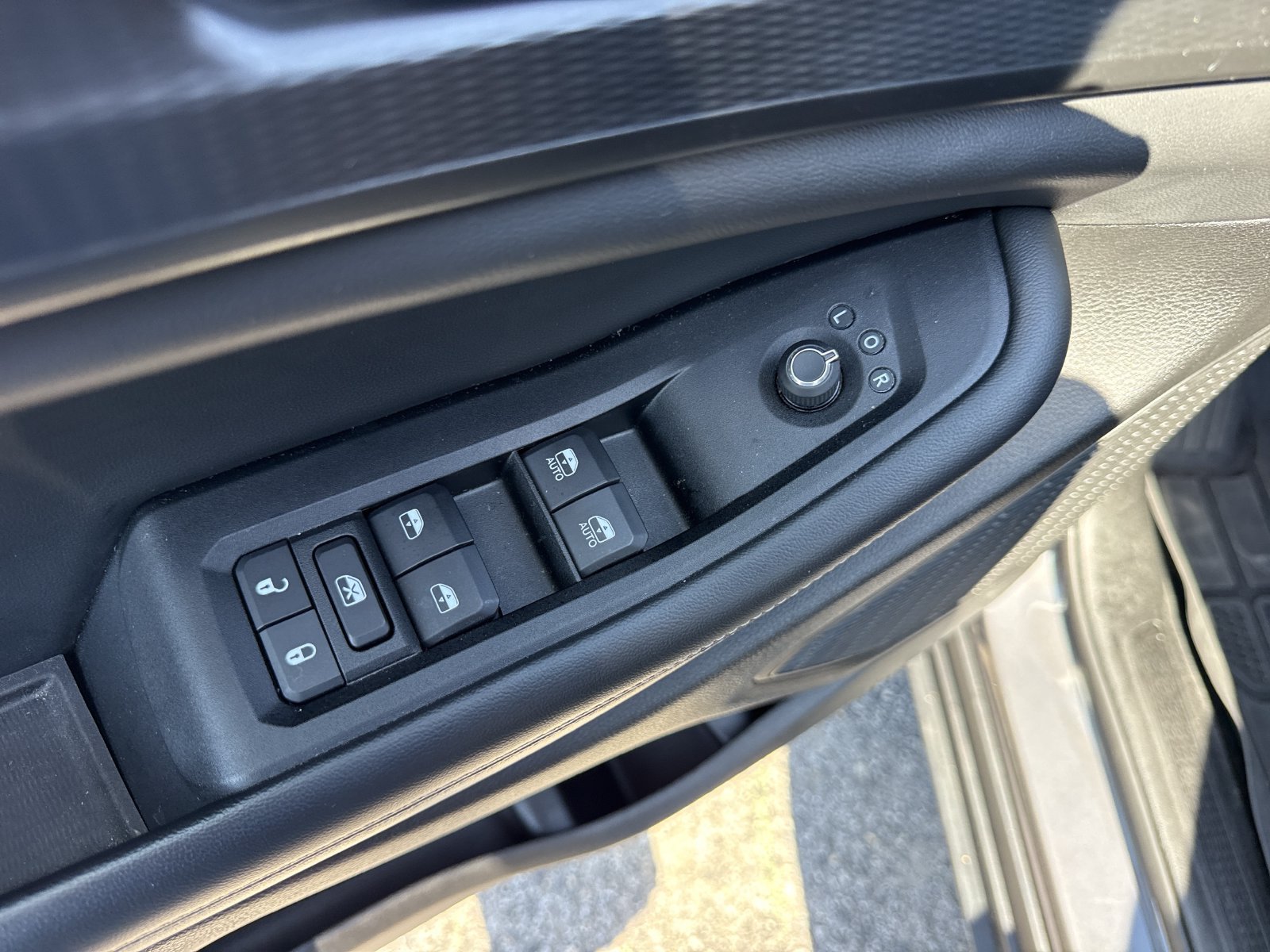 Used 2024 Jeep Grand Cherokee L Laredo AWD/4WD image 17