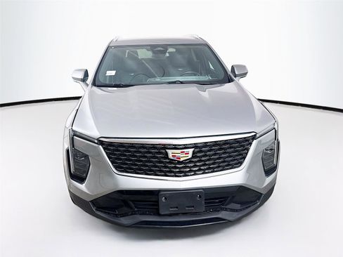 Used 2024 Cadillac XT4 Premium Luxury image 2