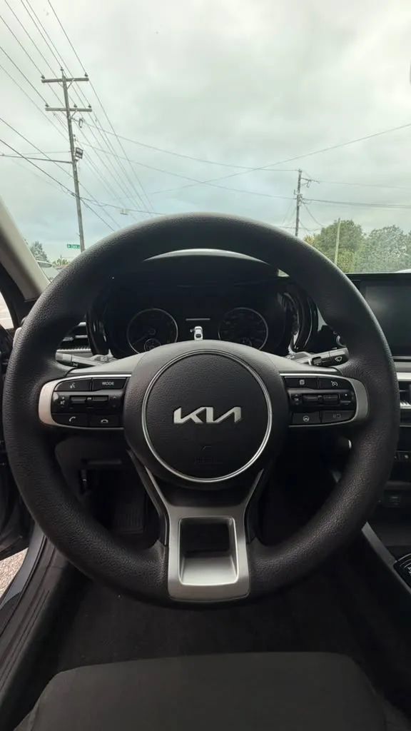 Used 2023 Kia K5 LXS FWD image 9