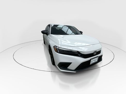 Used 2023 Honda Civic Sport image 2