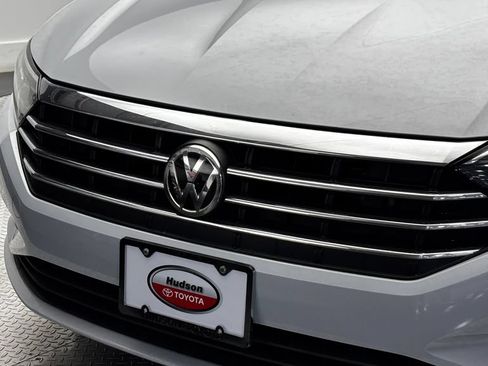 Used 2019 Volkswagen Jetta SEL FWD image 2