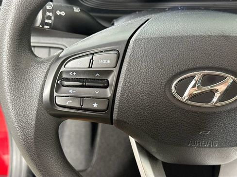 Used 2024 Hyundai Venue SE FWD image 19