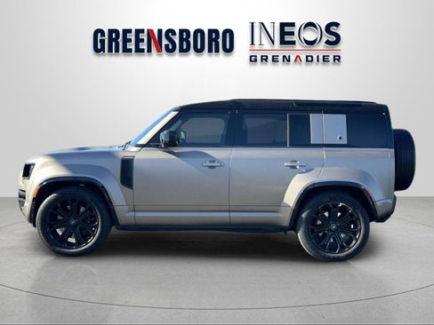 Used 2025 Land Rover Defender 110 AWD/4WD image 2