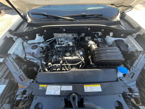 Used 2025 Volkswagen Atlas Cross Sport SE image 27
