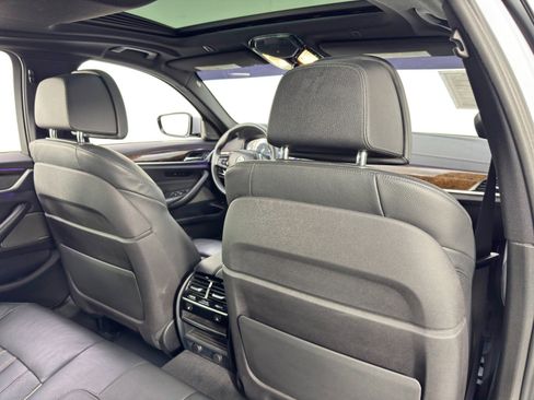 Used 2017 BMW 540i xDrive image 39