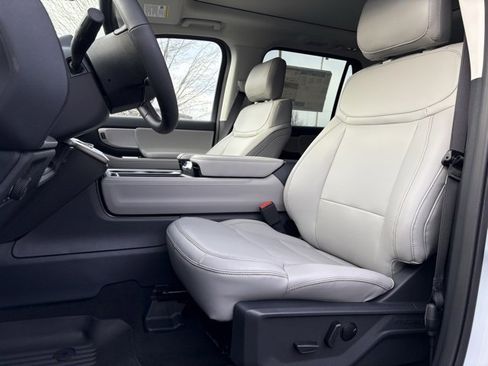 New 2025 Ford Expedition Max Active image 12