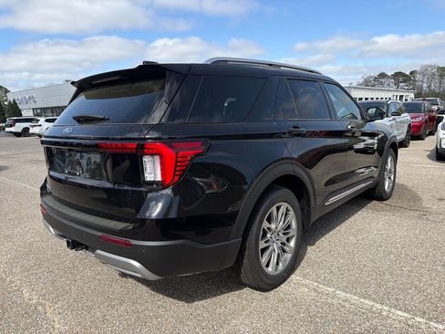 New 2026 Ford Explorer Platinum image 13