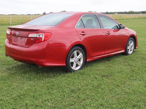 Used 2014 Toyota Camry SE FWD image 2