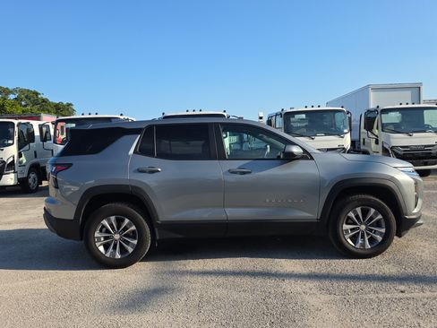 Used 2025 Chevrolet Equinox LT AWD/4WD image 8