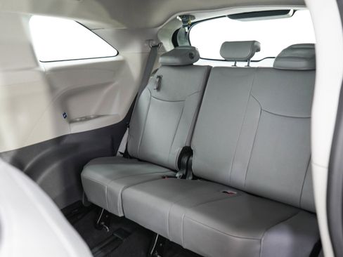 Used 2023 Toyota Sienna XLE AWD/4WD image 15
