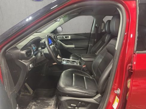 Used 2021 Ford Explorer XLT w/ Equipment Group 202A AWD/4WD image 4