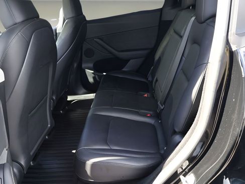 Used 2023 Tesla Model Y Performance AWD/4WD image 13