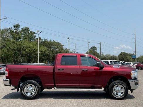 Used 2024 RAM 2500 Tradesman w/ Chrome Appearance Group AWD/4WD image 7