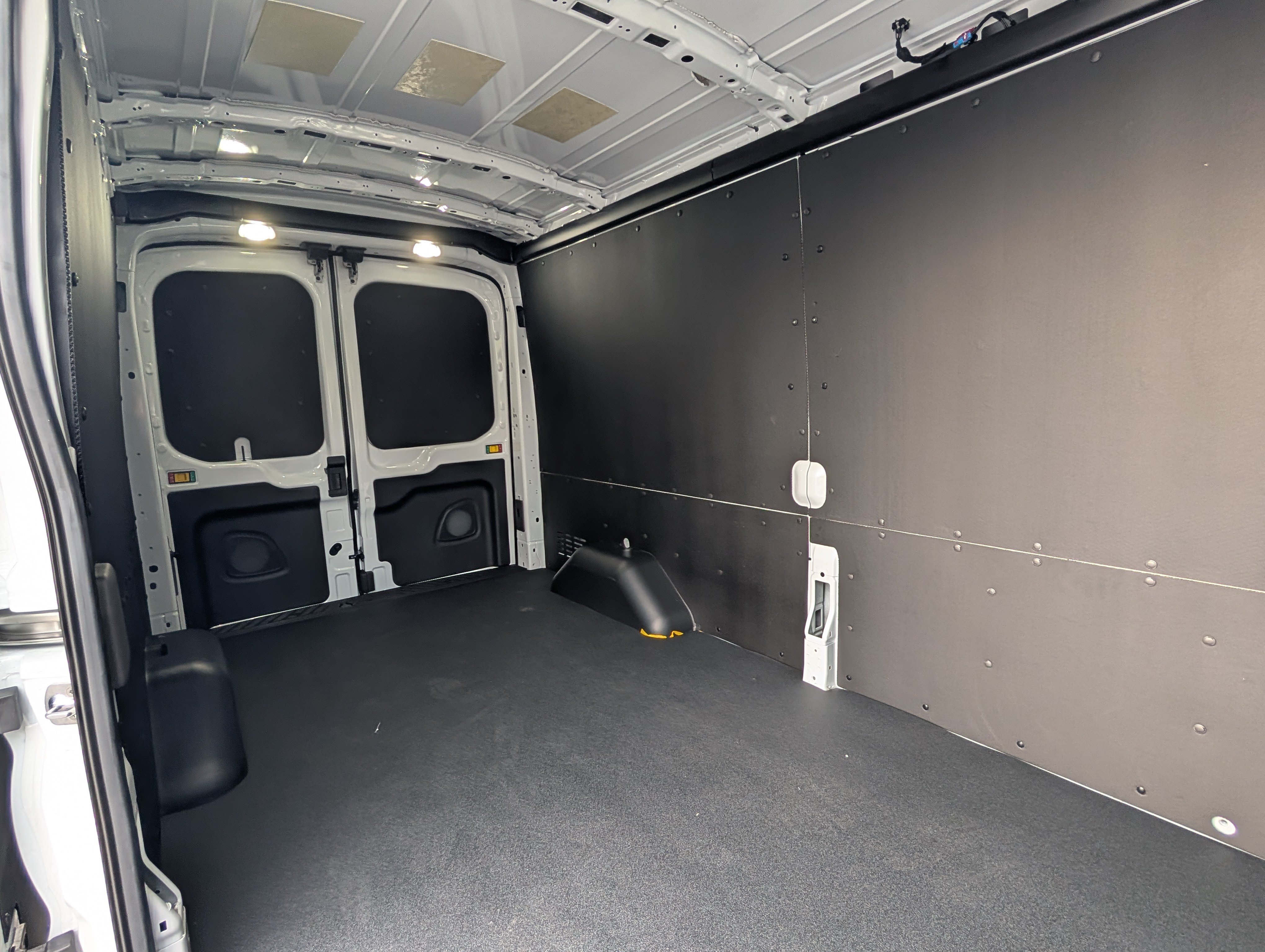 New 2026 Ford Transit 250 148 Medium Roof w/ Load Area Protection Package RWD image 8