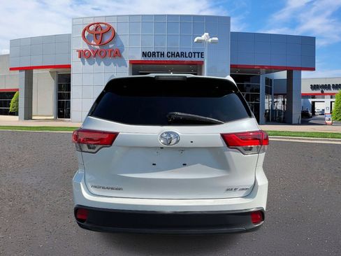 Used 2018 Toyota Highlander XLE AWD/4WD image 5