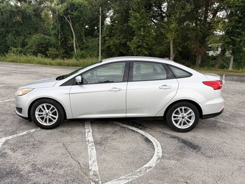 Used 2015 Ford Focus SE FWD image 8