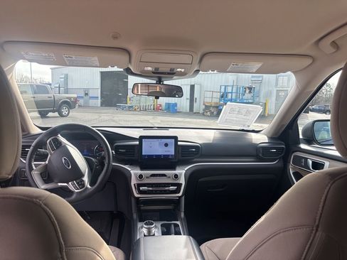 Used 2022 Ford Explorer XLT image 15