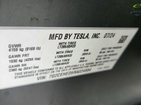 Used 2024 Tesla Cybertruck AWD Crew Cab image 57