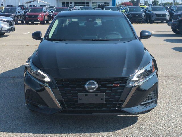 Used 2025 Nissan Altima 2.5 SR FWD image 8