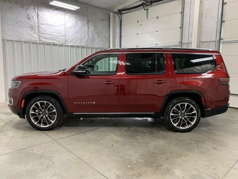 Used 2025 Jeep Wagoneer Series III w/ Premium Group I AWD/4WD image 4