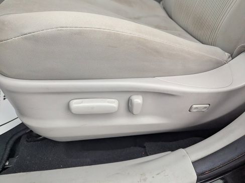 Used 2011 Toyota Venza AWD image 11