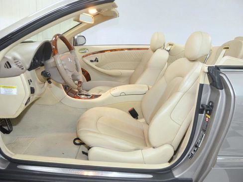 Used 2005 Mercedes-Benz CLK 320 3.2L image 18