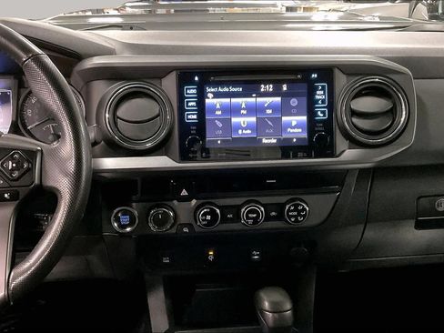 Used 2017 Toyota Tacoma TRD Sport w/ Tow Package (A/T) AWD/4WD image 7