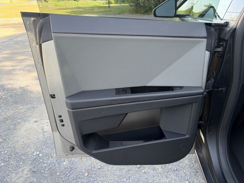Used 2024 Tesla Cybertruck AWD Crew Cab image 20