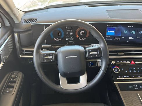 Used 2025 Hyundai Santa Fe SEL FWD image 25