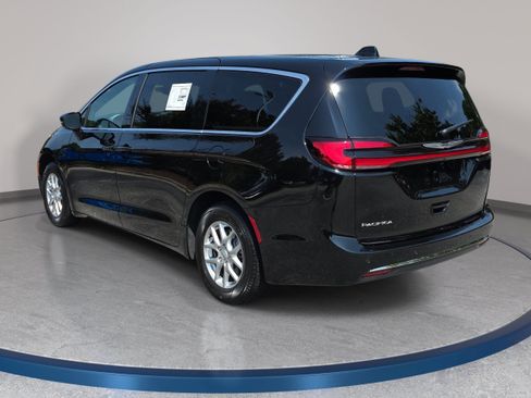 New 2026 Chrysler Pacifica Select FWD image 7