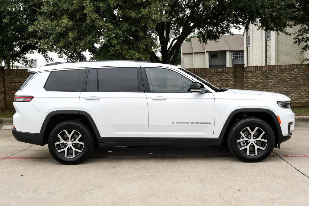Used 2023 Jeep Grand Cherokee L Limited AWD/4WD image 15