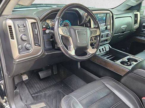 Used 2018 GMC Sierra 2500 Denali w/ Duramax Plus Package AWD/4WD image 10