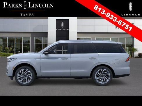 New 2026 Lincoln Navigator Reserve AWD/4WD image 3