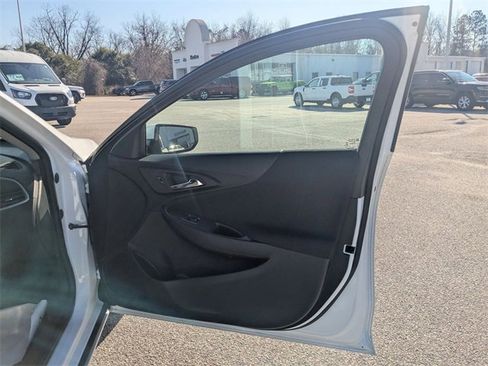Used 2024 Chevrolet Malibu LT image 31