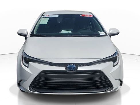 Used 2024 Toyota Corolla LE image 2