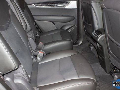 Used 2024 Cadillac XT6 Premium Luxury image 12